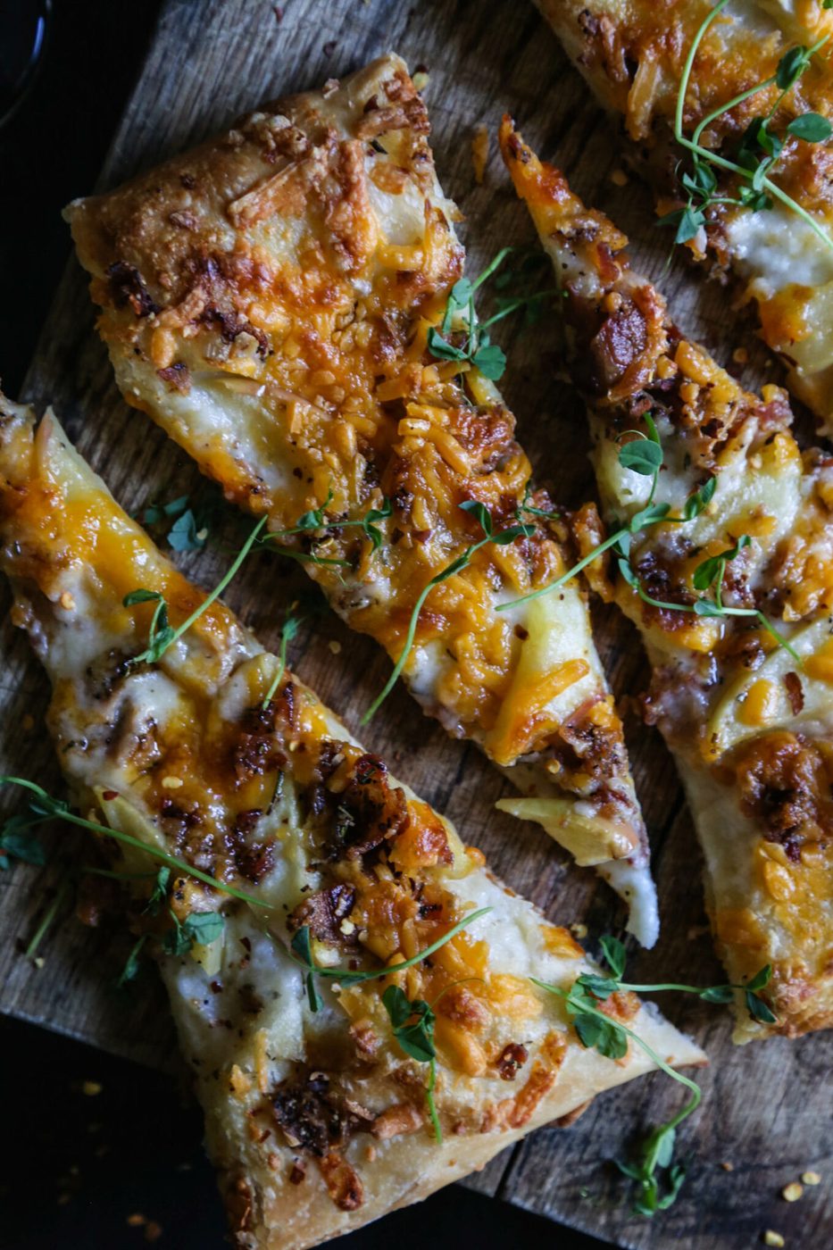 apple-cheddar-rosemary-bacon-pizza-www-climbinggriermountain-com-ii