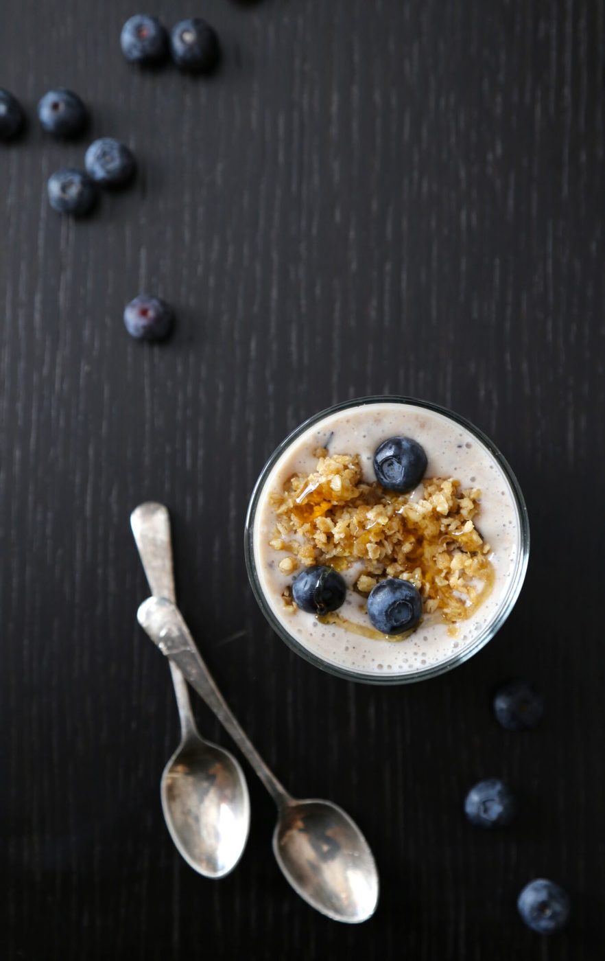 blueberry lemon oat smoothie with blueberry streusel topping www.climbinggriermountain.com