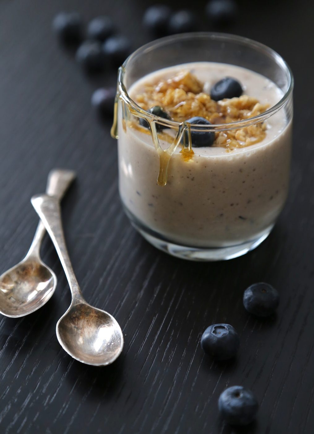 Blueberry lemon oat smoothie with blueberry streusel topping { + Noosa Yoghurt Breakfast in Bed Giveaway CLOSED!}