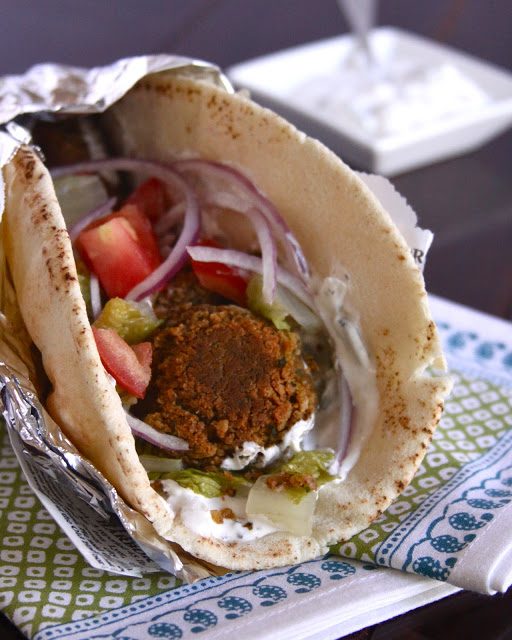 Foodie fridays: baked falafels, finished with cucumber yogurt sauce