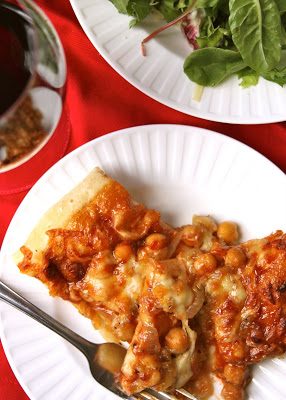 Foodie fridays: barbecue chickpea pizza