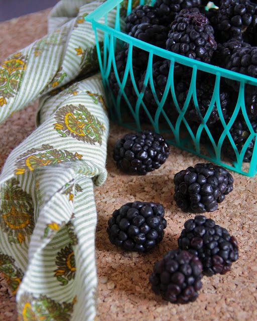 Foodie fridays: blackberry lemon muffins