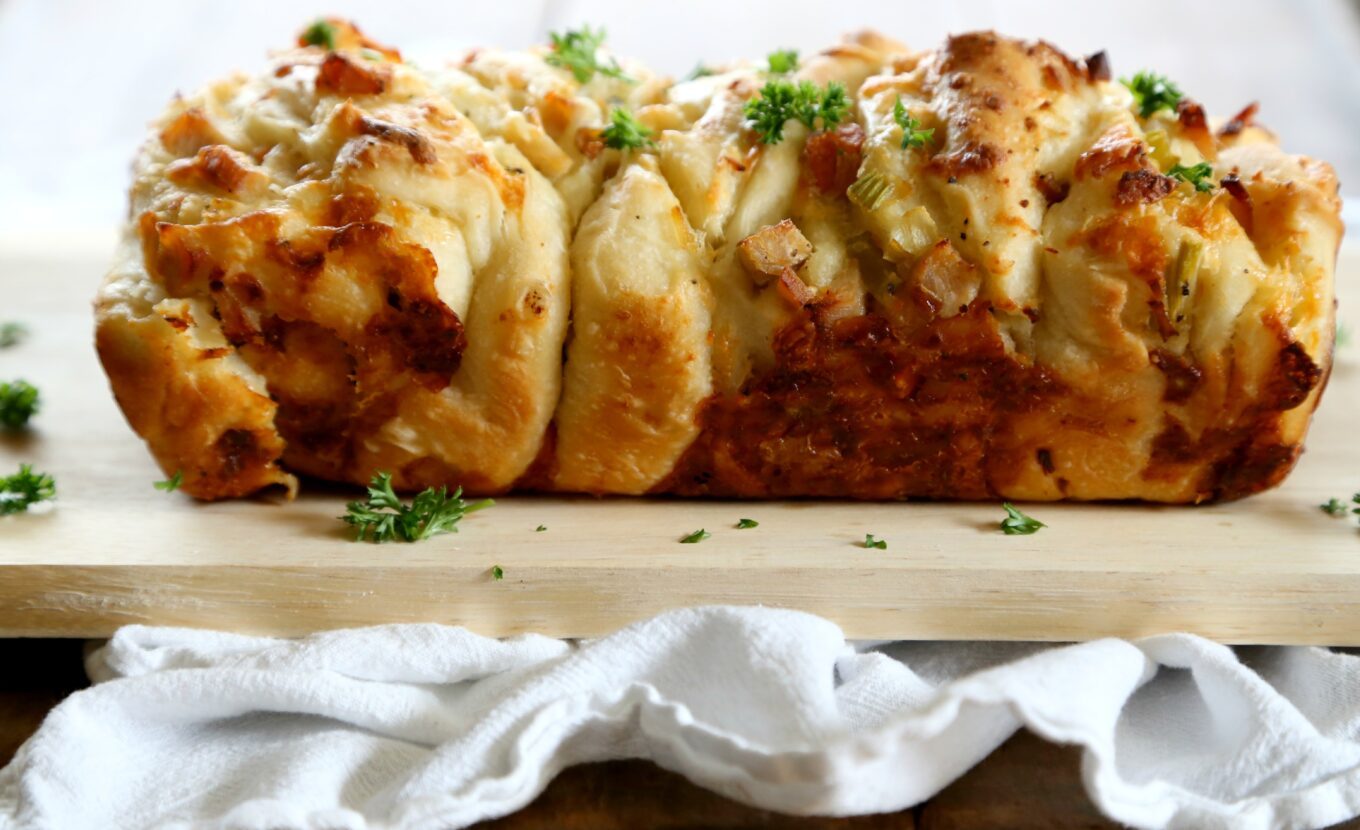 Foodie fridays: leftover thanksgiving pizza pull-apart bread