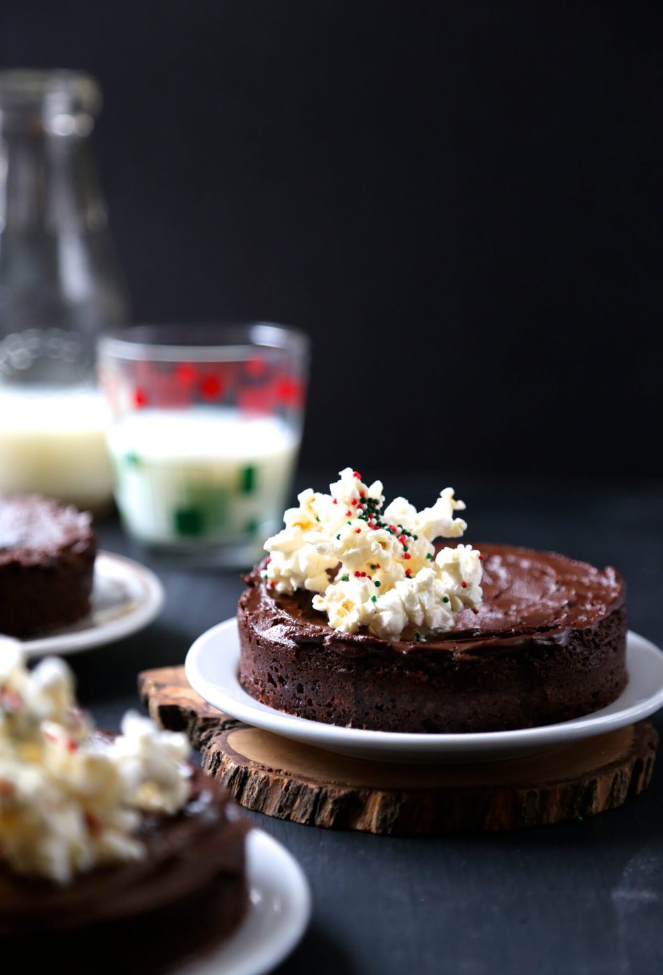 Peppermint frosting & white chocolate popcorn on foodie fridays: mini chocolate brownies