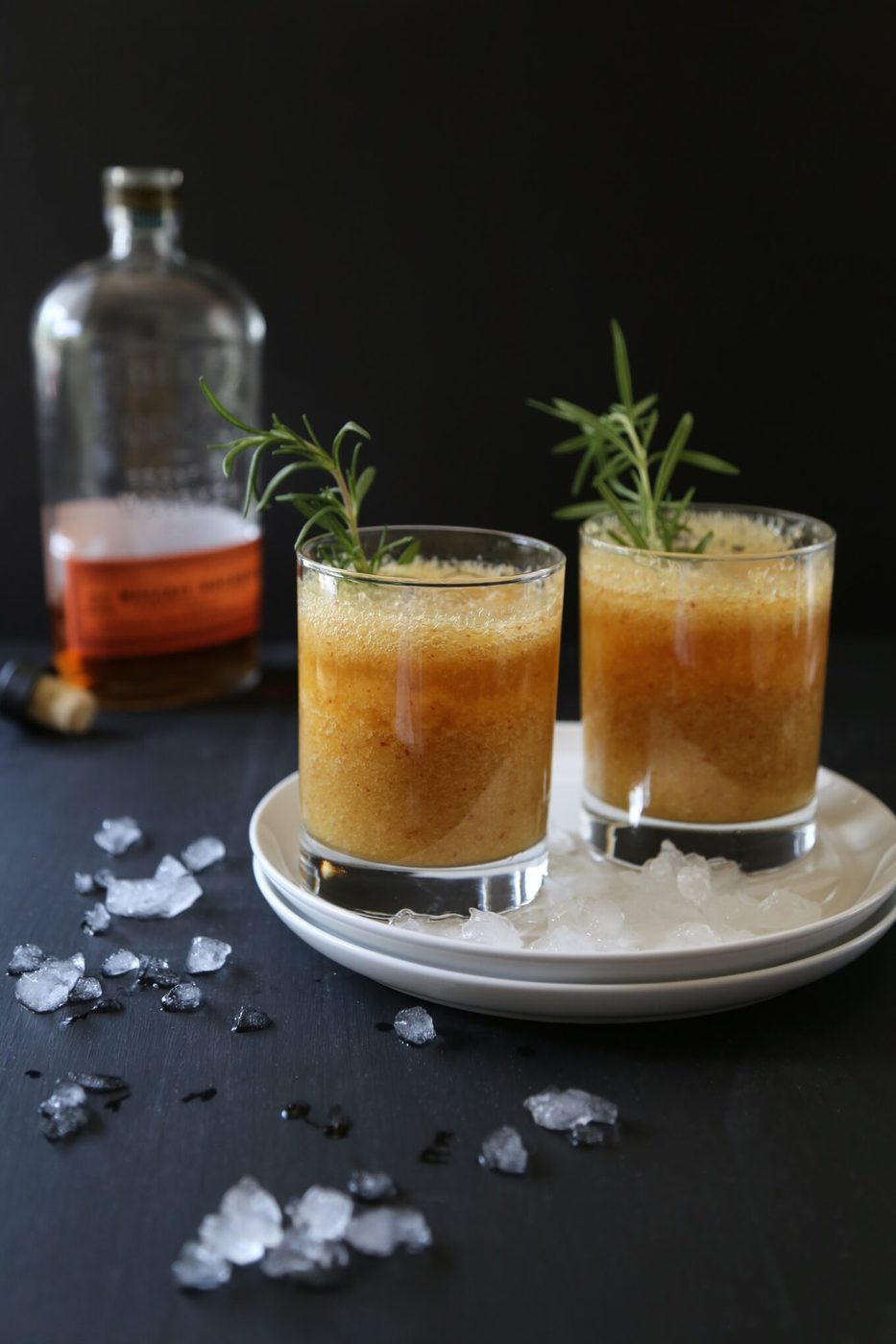 Foodie fridays: peach-rosemary bourbon sparkler