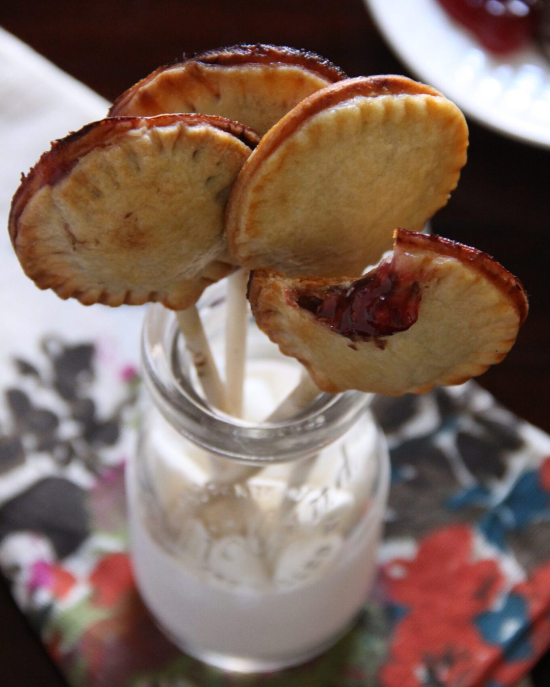 Foodie fridays: raspberry nutella pie pops