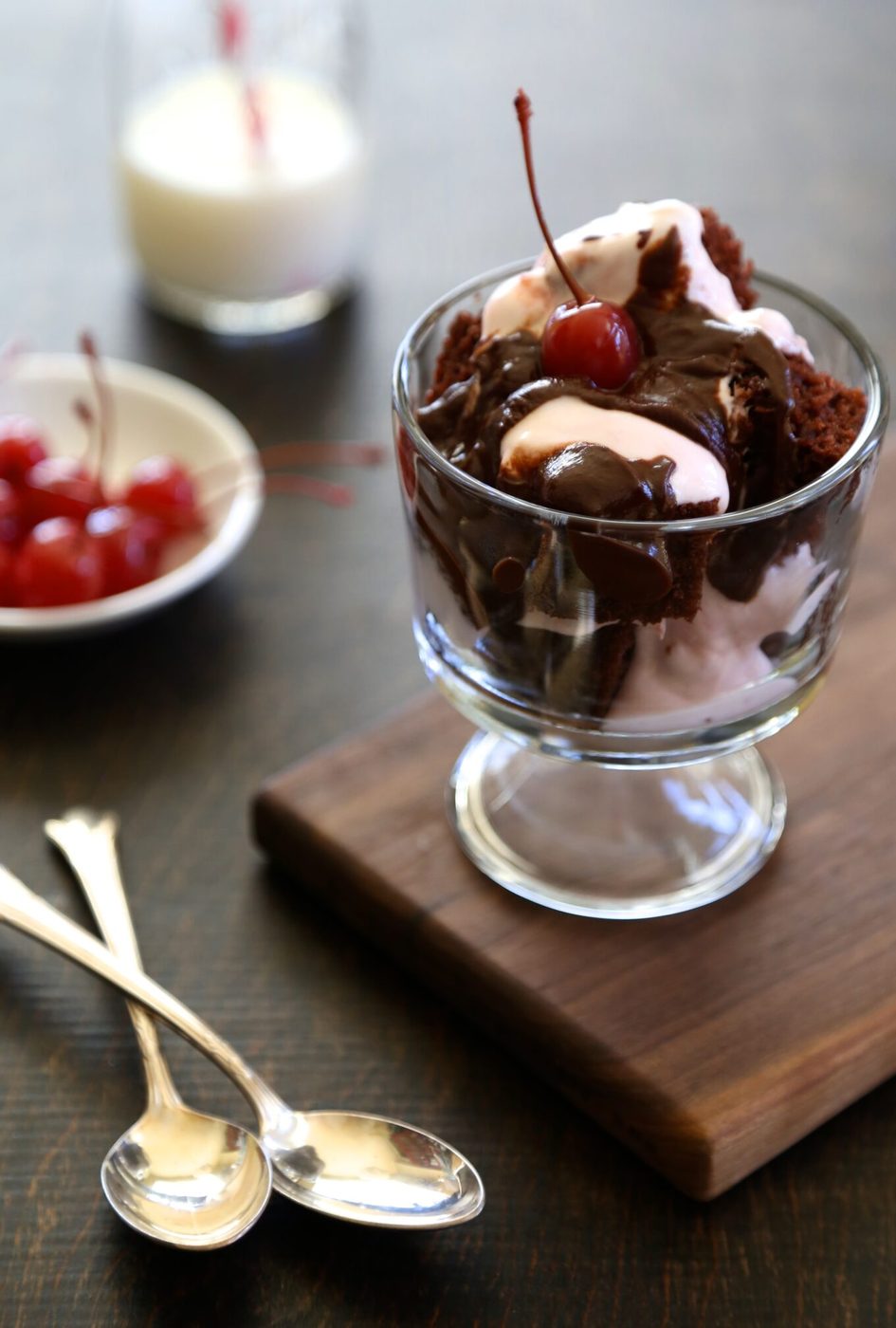 Foodie fridays: tart cherry yoghurt chocolate cake trifle, finished with chocolate ganache { + a GIVEAWAY!!!}