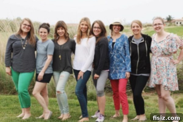 Group photo of inspiring food bloggers at Eat Sea Retreat.