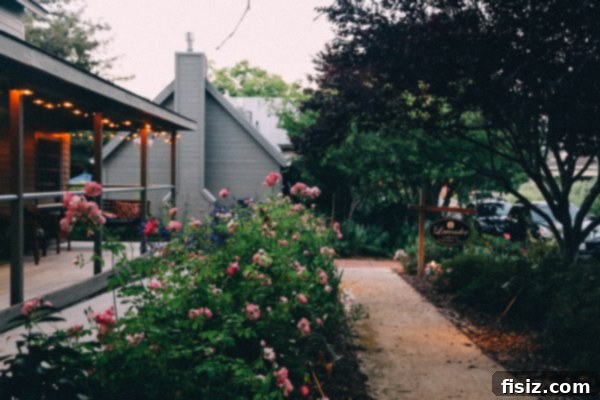 Lavender Inn Yountville - inviting entrance